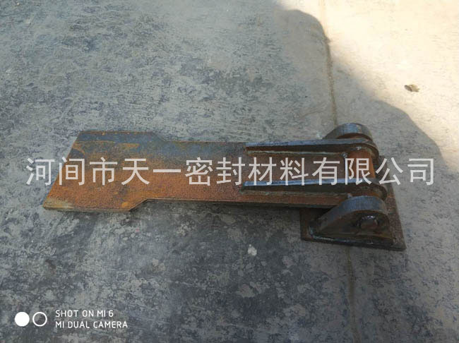 活动弹簧板